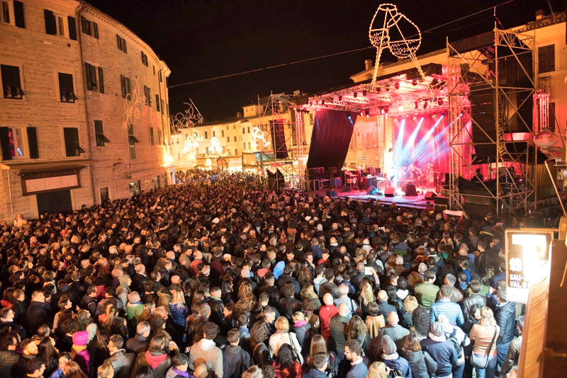 Concert tijdens het wijnfeest in Cupramontana