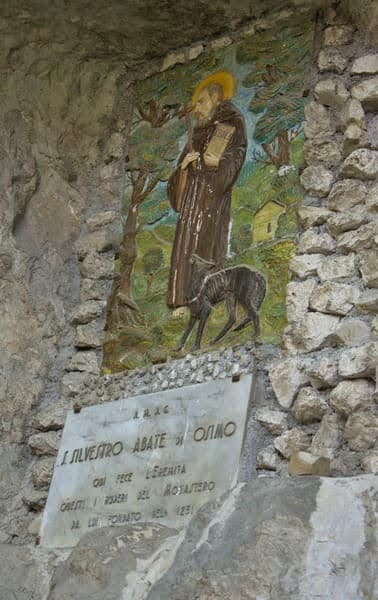 grotta Fucile bij de Monte Revellone in de Gola della Rossa e Frasassi.